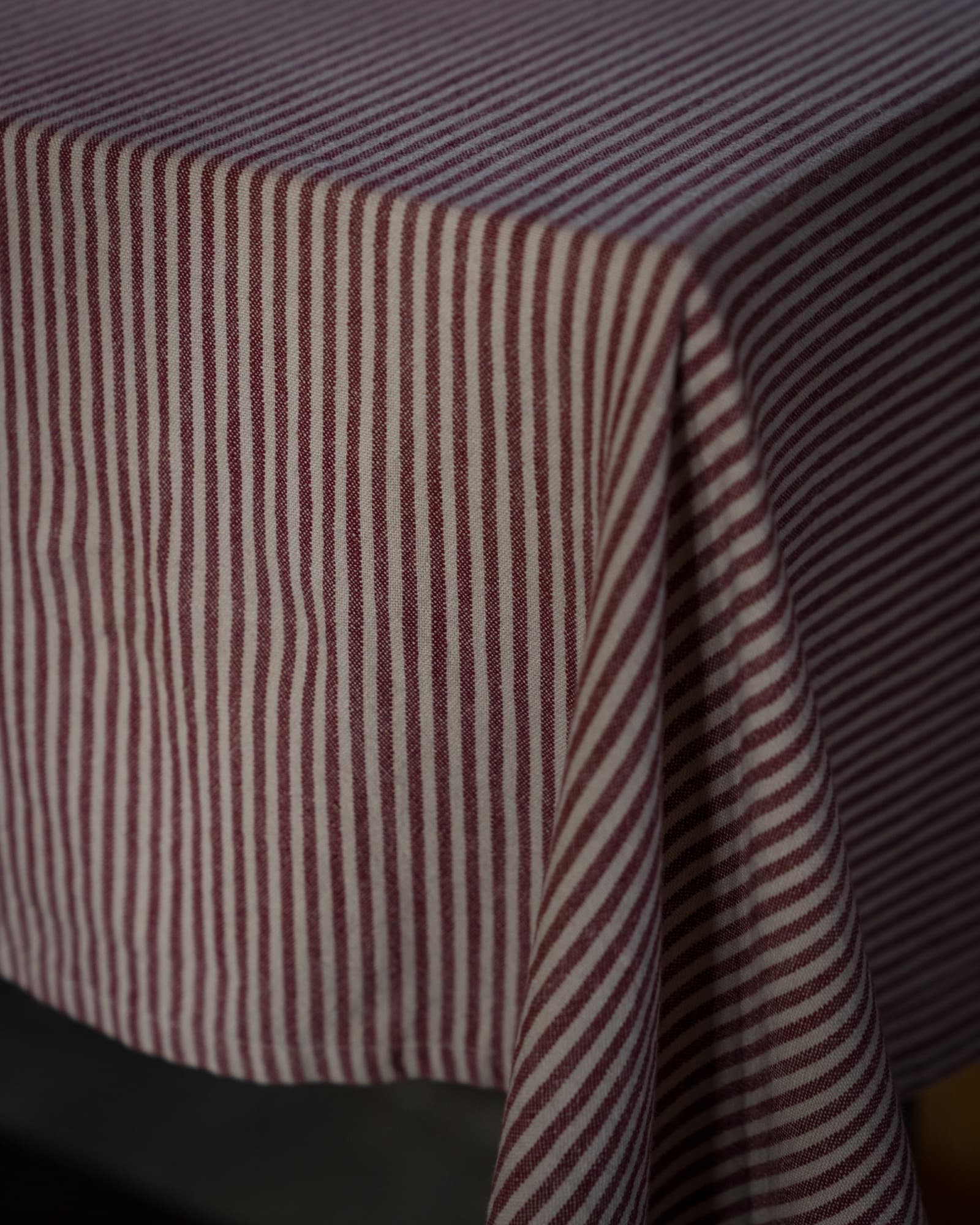 Dúkur 145x300 - Rauður/beige - Líf og List